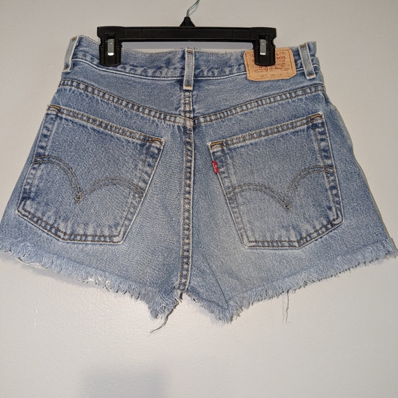 High waisted, Levi distressed jean shorts - Picture 1 of 4